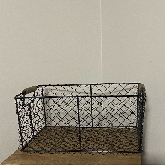 Rustic Wire Storage Basket with Wooden Handles - Picture 2 of 5